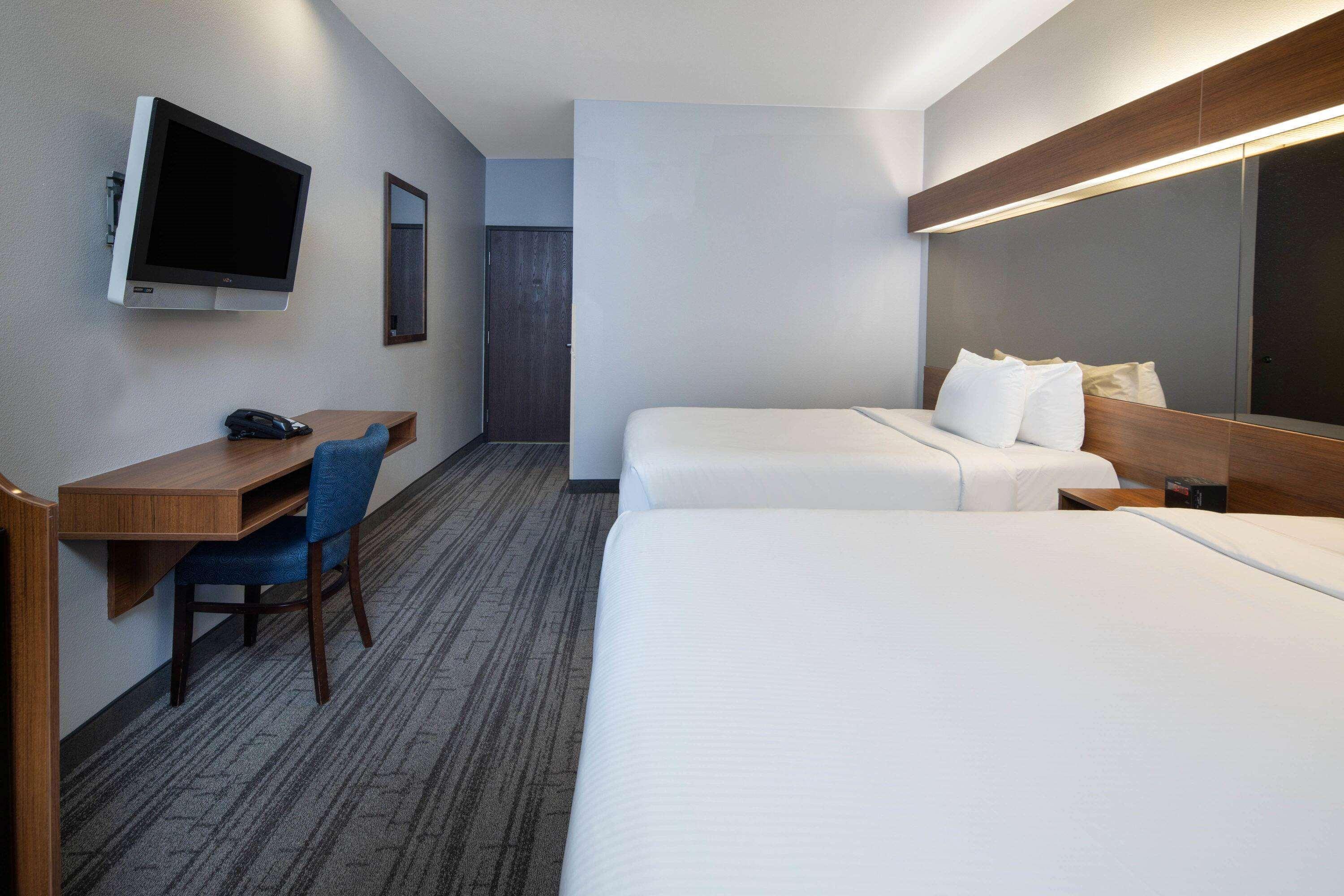 Baymont By Wyndham Las Vegas South Strip Exterior photo