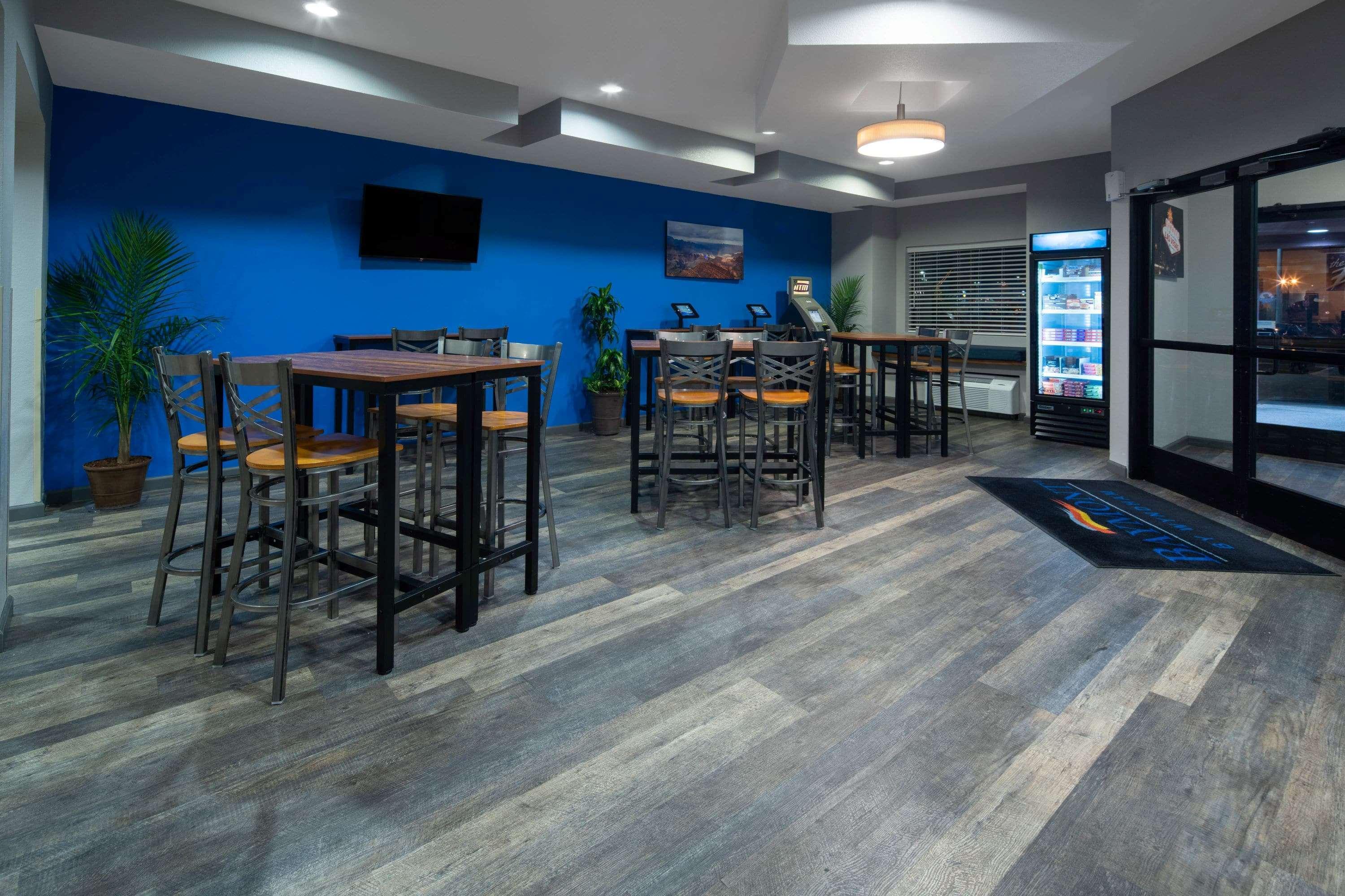 Baymont By Wyndham Las Vegas South Strip Exterior photo